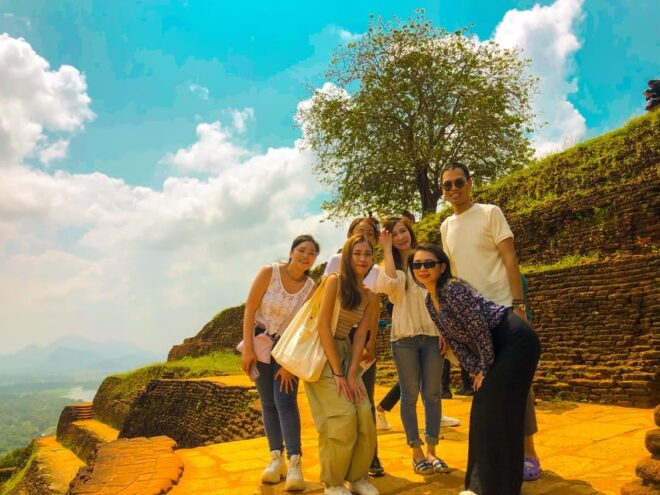 From Colombo to Sigiriya and Dambulla Private Full-Day Tour - Climbing Sigiriya