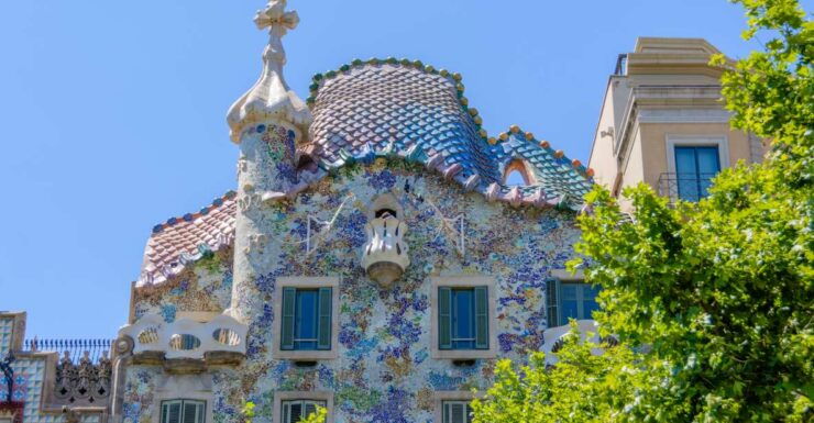 From Costa Brava: Barcelona and Antoni Gaudís Work Bus Tour - Tour Details