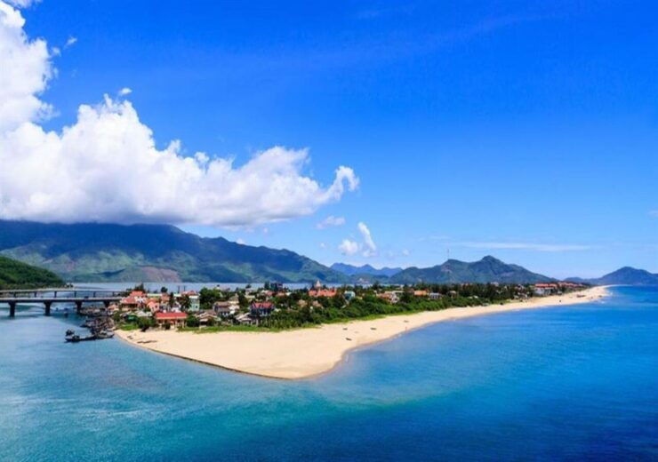 From Danang: Shuttle Bus Hue City - Danang - Luggage Policy Information
