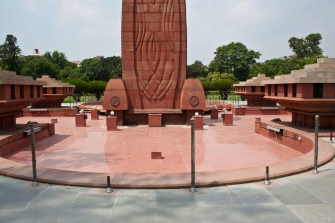 From Delhi: 2 Day Amritsar Golden Temple & Wagah Border Tour - Important Information