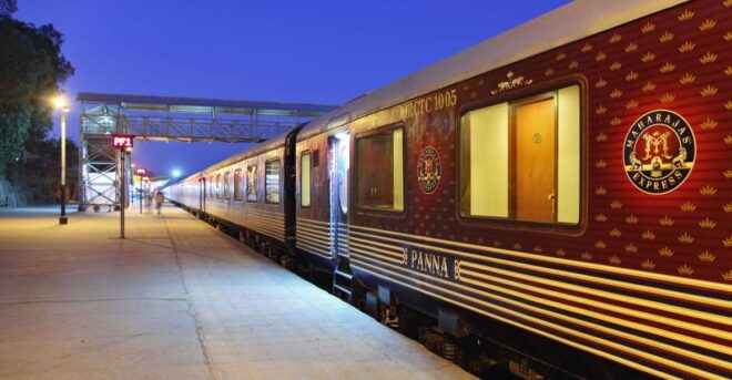 From Delhi: Agra and Taj Mahal by Fast Train and Car - Experience
