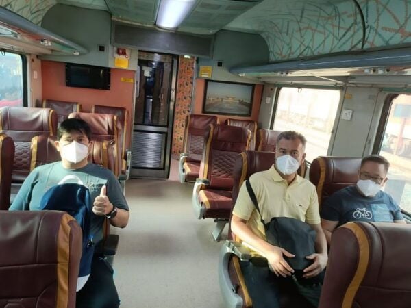 From Delhi: All-Inclusive Taj Mahal Day Trip by Fast Train - Common Questions