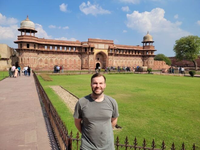 From Delhi: All-Inclusive Taj Mahal Day Trip by Fast Train - Exploring the Impressive Agra Fort