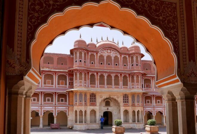 From Delhi : Jaipur Private Same Day-Trip by Car or Train - Expert Local Guide