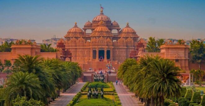 From Delhi: Old and New Delhi Sightseeing Tour With Guide - Experience Description