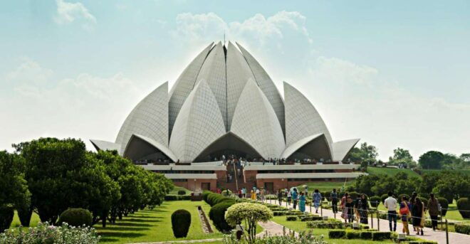 From Delhi: Old & New Delhi Tour by Luxury Car With Lunch - Tour Experience