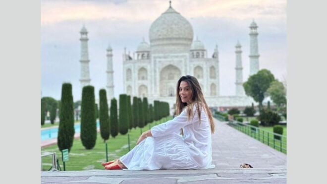 From Delhi: Private Day Trip to Taj Mahal and Agra Fort - Itinerary Highlights and Options