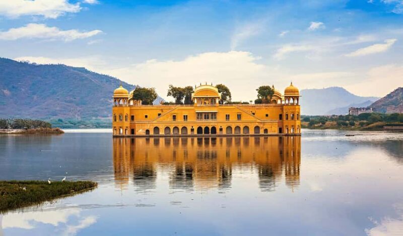 From Delhi: Private Jaipur full-day tour with expert guide - Guide Quality and Local Insights
