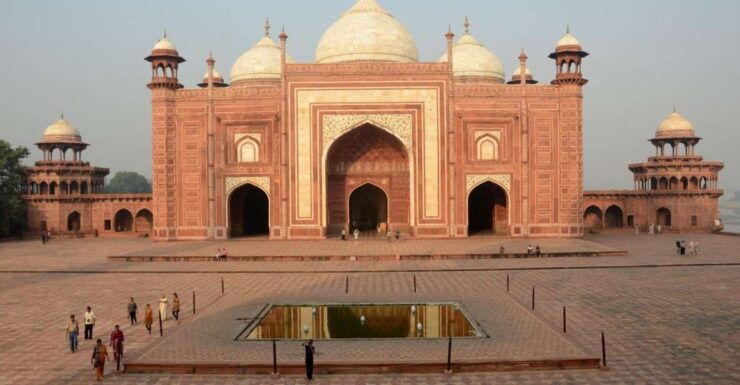 From Delhi: Private Sunrise Taj Mahal Tour by Car - Itinerary