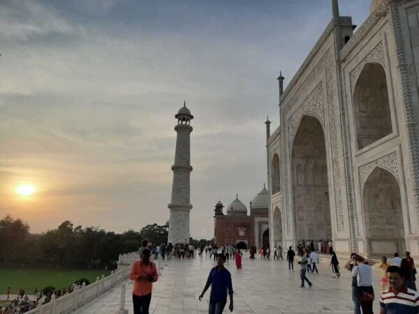 From Delhi: Private Taj Mahal, Agra Fort & Baby Taj Day Trip - Hassle-free Transportation and Drop-off Locations