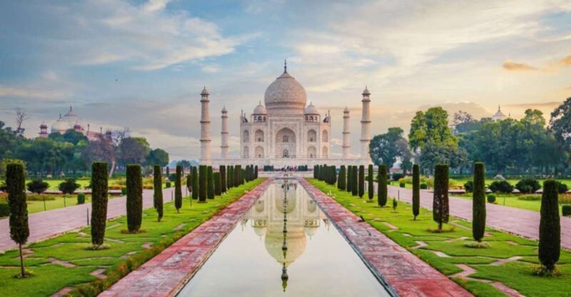 From Delhi: Private Taj Mahal & Agra Tour with 5* Lunch - Exploring the Taj Mahal