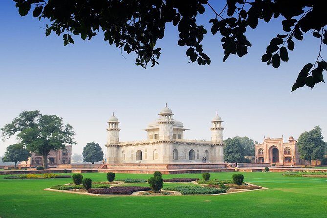 From Delhi: Same Day Agra Tour by Gatimaan Express - Exploring the Taj Mahal