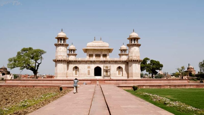 From Delhi: Same-Day Agra Tour by Private Car - Lunch and Relaxation