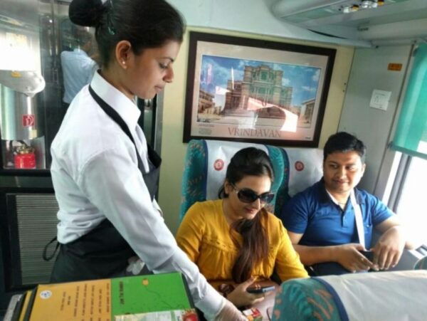 From Delhi: Same Day Taj Mahal Agra Tour by Gatimaan Express - Booking & Reservations