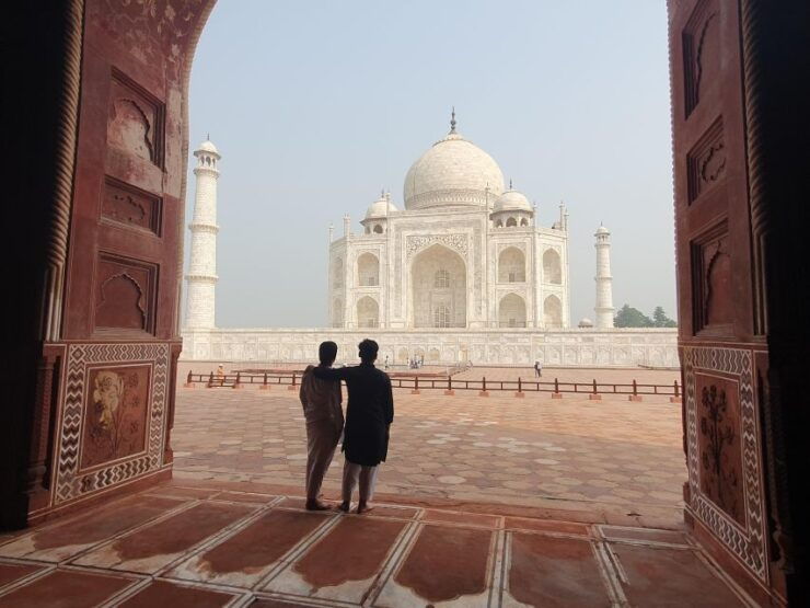 From Delhi: Same Day Taj Mahal Agra Tour by Gatimaan Express - Tour Duration and Language Options
