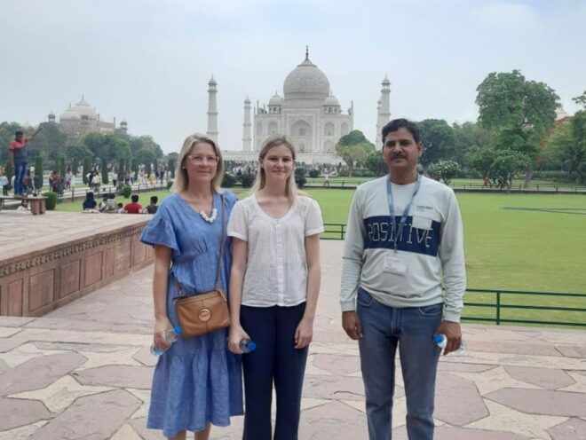 From Delhi : Same Day Taj Mahal Tour By Car - Language Options