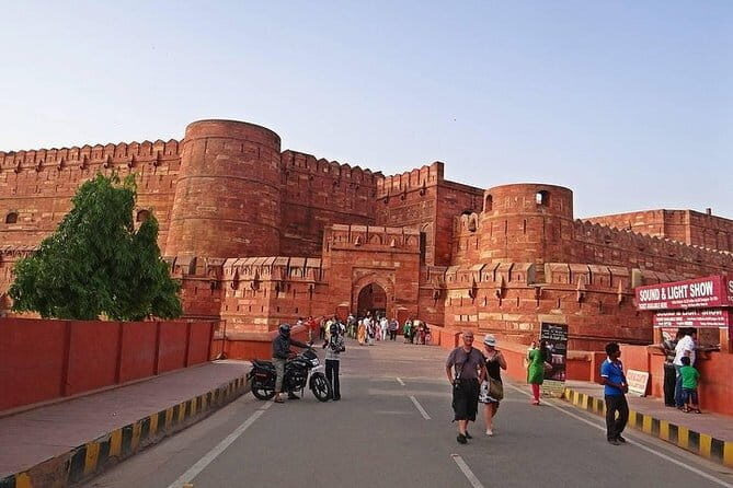 From Delhi: Same Day Taj Mahal Trip With Fatehpur Sikri by Train - Discovering Agra Fort