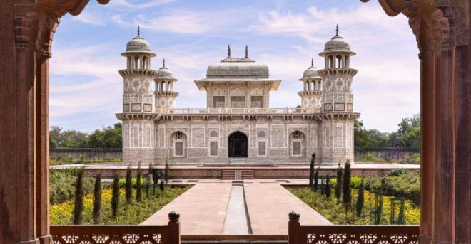 From Delhi Sunrise Mausoleum , Fort & It-ma-Tu-Daula - Experience Overview