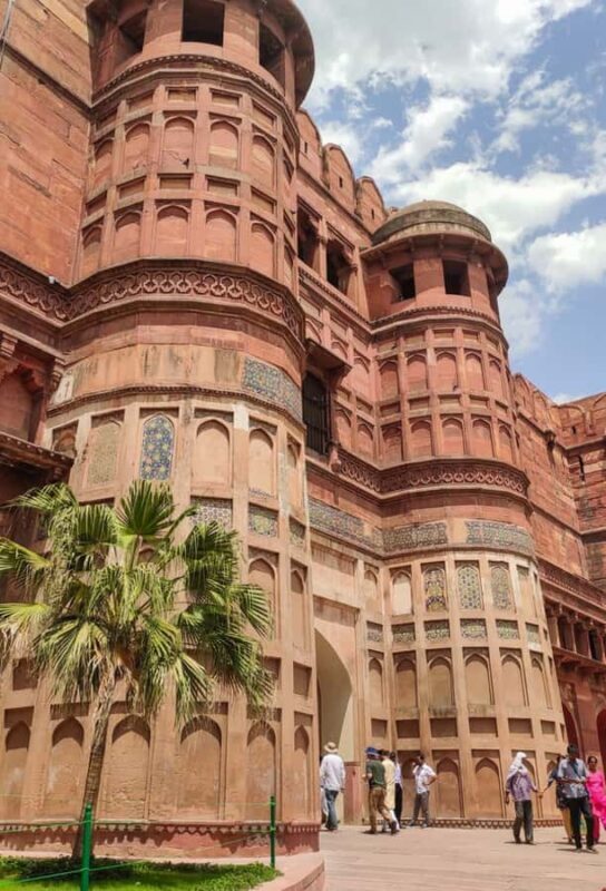 From Delhi: Sunrise Taj Mahal Agra Tour with Car & Guide - What Makes This Tour Stand Out?