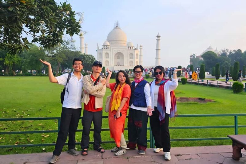 From Delhi: Taj Mahal & Agra Private Day Tour with 5* Lunch - Exploring Agra Fort: Mughal Majesty