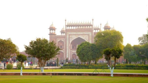 From Delhi: Taj Mahal & Agra Private Day Tour With Transfers - The Sum Up