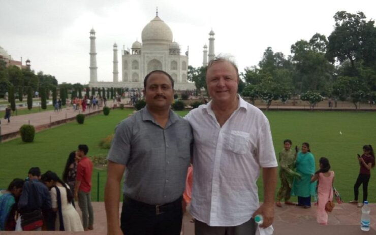 From Delhi: Taj Mahal & Agra Tour By Gatimaan Express Train - Multilingual Tour Guides