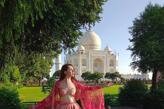 From Delhi : Taj Mahal Photoshoot in Indian Ethnic Dresses - Tour Guide Assistance