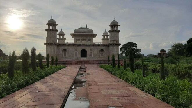 From Delhi: Taj Mahal Sunrise and Agra Fort Private Tour - Highlights of the Tour
