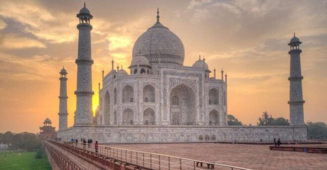 From Delhi: Taj Mahal Sunrise Tour With Private Car - Itinerary