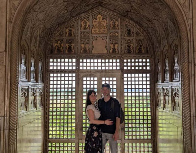 From Delhi: Taj Mahal Tour By Gatimaan Train with 5* Lunch - Good To Know