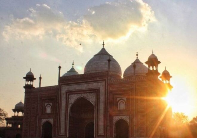 From Delhi to Taj Mausoleum Day Trip by Express Train - Key Activities