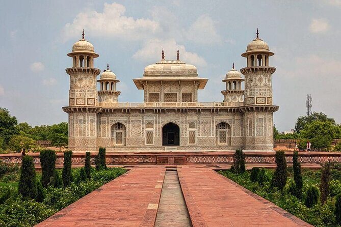 From delhi:(Vip entry)All Inclusive Taj Mahal & Red Fort day trip - Who Would Love This Tour?