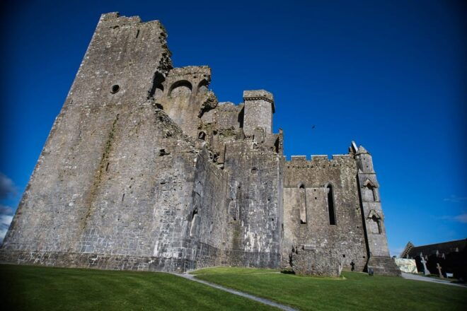 From Dublin: Cork, Cahir Castle, Rock of Cashel Tour in Spanish - Rock of Cashel Exploration