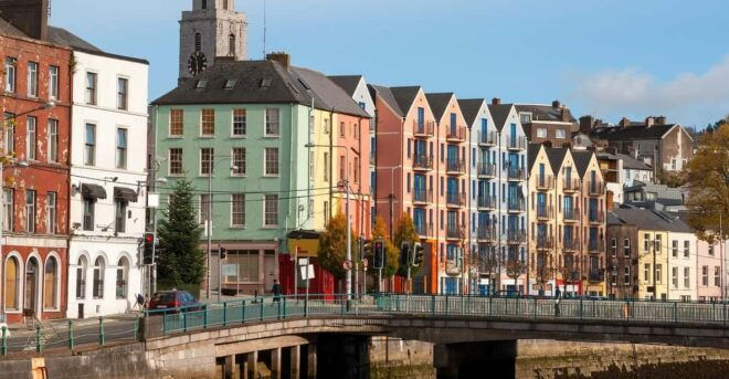 From Dublin: Cork, Cahir Castle, Rock of Cashel Tour in Spanish - Transportation and Travel Times
