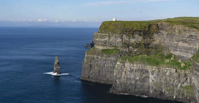 From Dublin: Galway + Cliffs of Moher Boat Cruise in Spanish - Dublin to Galway