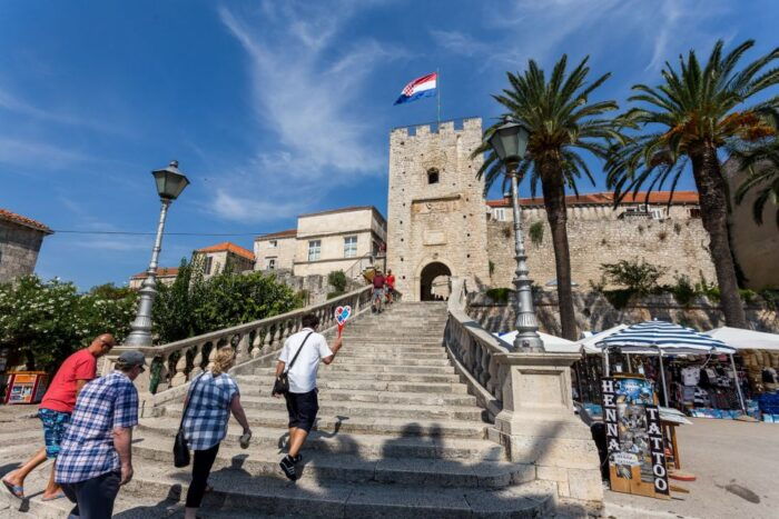 From Dubrovnik: Island of Korula with wine tasting - FAQ