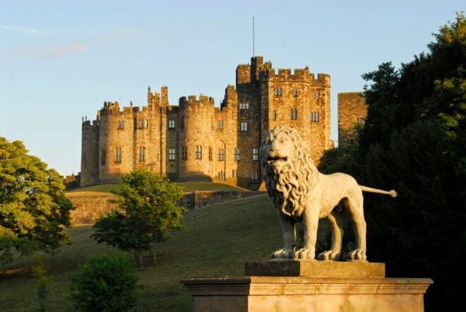 From Edinburgh: Day Trip to Bamburgh and Alnwick Castle - Inclusions and Exclusions