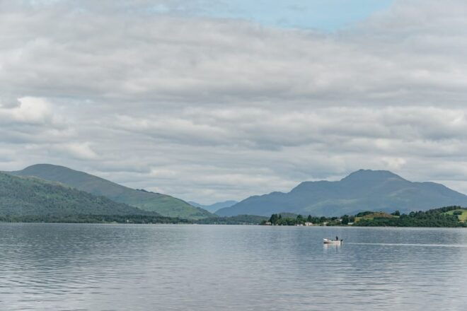 From Edinburgh: Loch Lomond, Stirling Castle & Kelpies Tour - Transportation and Amenities