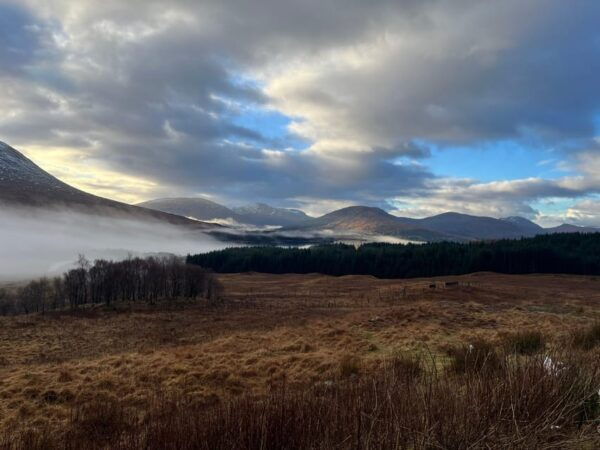From Edinburgh: Loch Ness, Glencoe & The Highlands Day Trip - Visiting the Kelpies and Stirling Castle