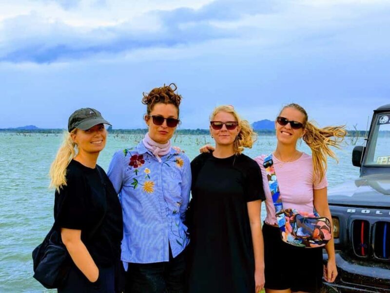 From Ella to Yala National Park Safari with Tree House Stay - Sunset Beach BBQ: A Memorable Dining Experience