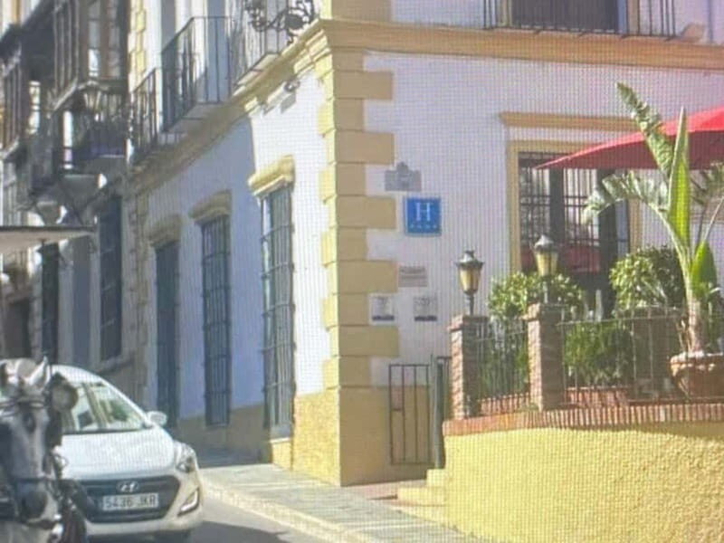 From Estepona: Ronda private tour, transportation, café, bullring, tapas, drinks - FAQs