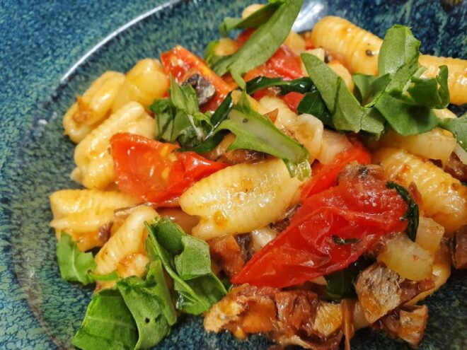 From Field to Table: Harvest and Creative Cuisine - Personalizing Recipes With Local Raw Materials