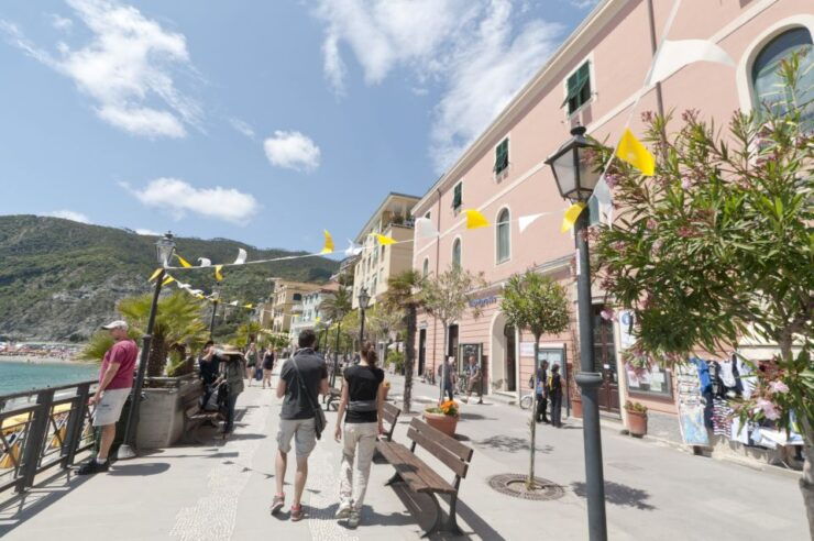 From Florence: Cinque Terre Day Trip & Optional Light Hike - Cinque Terre Villages Exploration