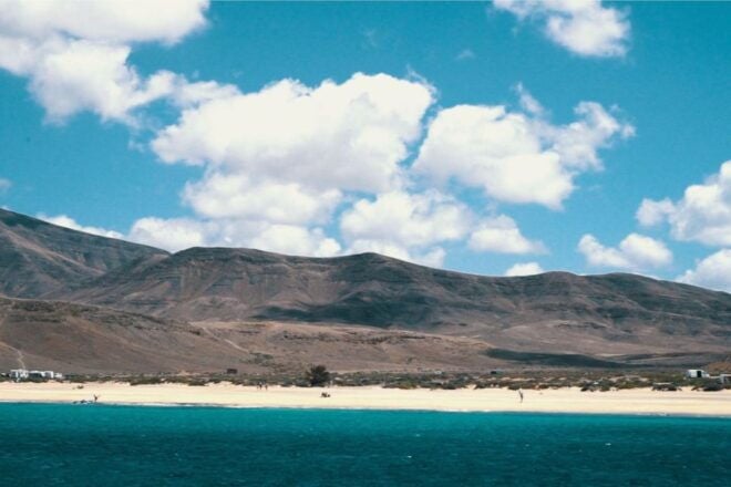 From Fuerteventura: Lanzarote Volcano and Wine Region Tour - Itinerary