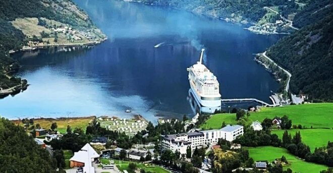 From Geiranger: Dalsnibba & Eagle Road Private Tour & Picnic - Starting Location and Main Stops