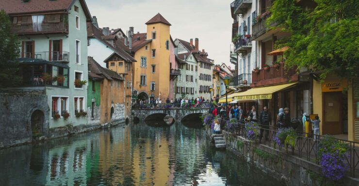 From Geneva: Day Tour for Palais De Iîle, Lake Annecy,Etc. - Itinerary Highlights