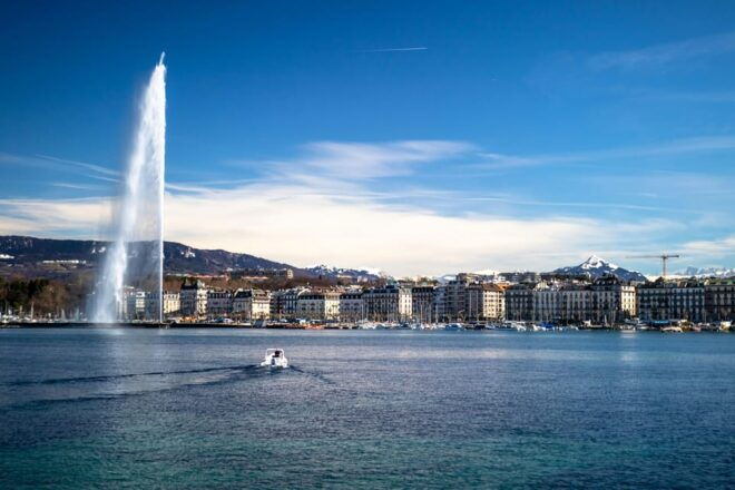 From Geneva: Day Tour for Palais De Iîle, Lake Annecy,Etc. - Annecy Old Town