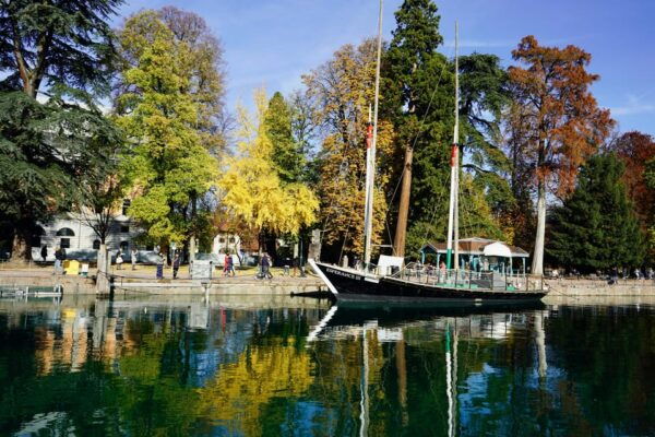 From Geneva: Day Tour for Palais De Iîle, Lake Annecy,Etc. - Important Information and Guidelines