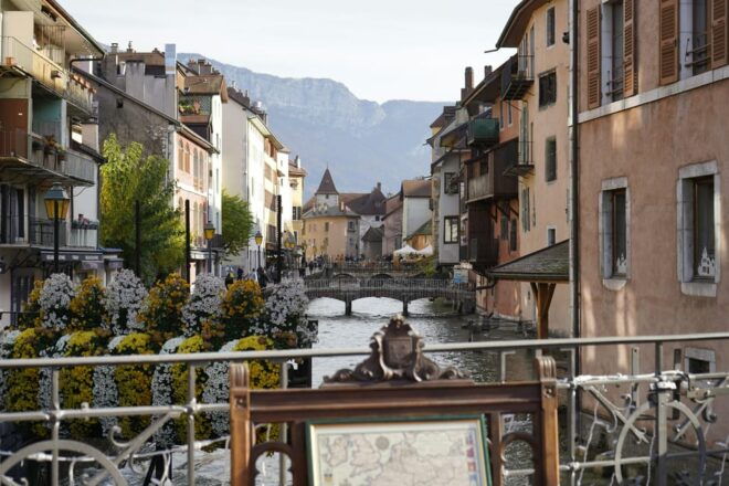 From Geneva: Day Tour for Palais De Iîle, Lake Annecy,Etc. - Customization Options