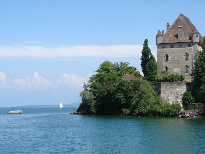 From Geneva: Day Tour to Chamonix & Yvoire Medieval Village - Yvoire: Exploring a Medieval Village